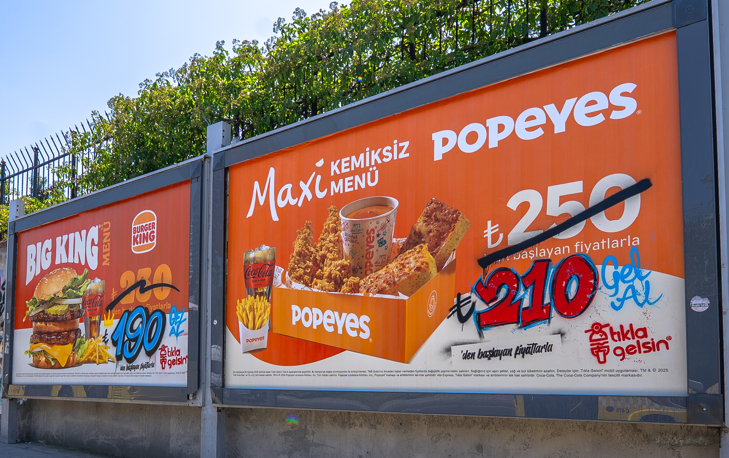 Tıkla Gelsin® reklam panolarını "Hack"ledi: Sanatla fiyat devrimi!